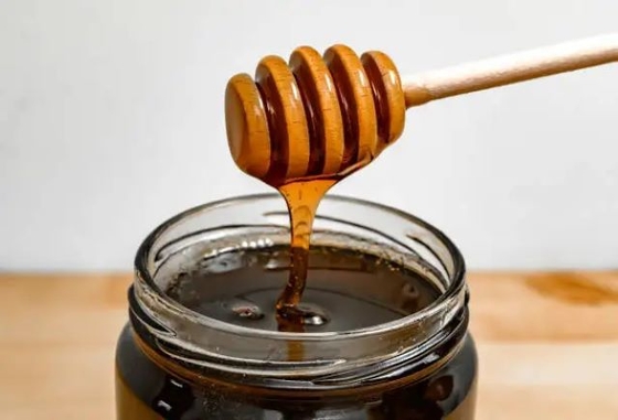 OEM Manufacturer Supply High Quality Honey 100% Pure Natural Bee Product Food Grade Fresh Black Honey