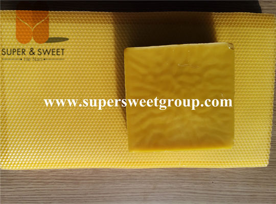 Refined Cosmetic Beeswax Slabs / Pellets BP Grade 62-67 Melting Point